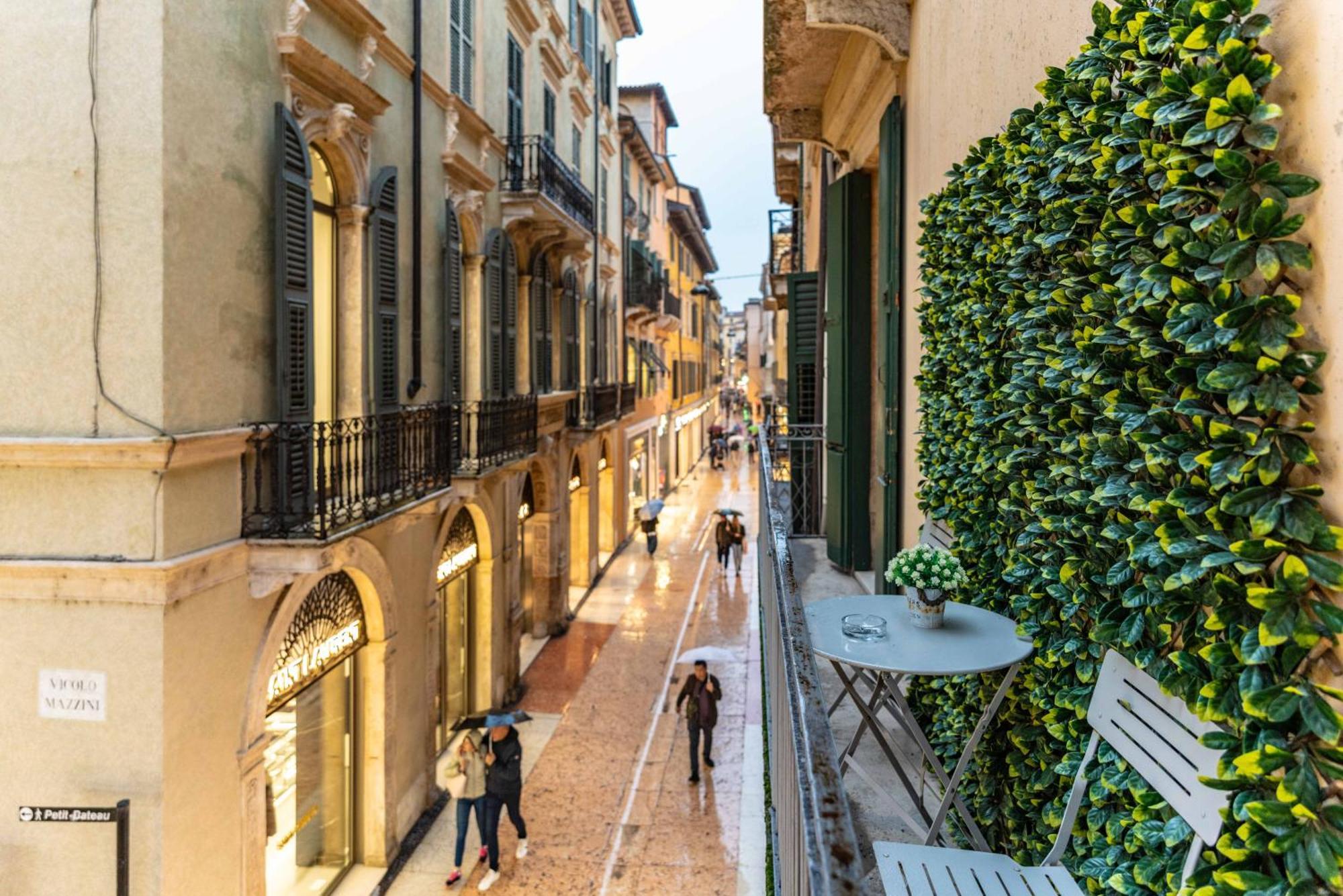 Historic Centre View - Arena Luxury Experience Romeo & Mazzini Palace - Fast Wifi - Verona — Foto 1